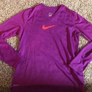 Girls size extra large Nike dry fit shirt